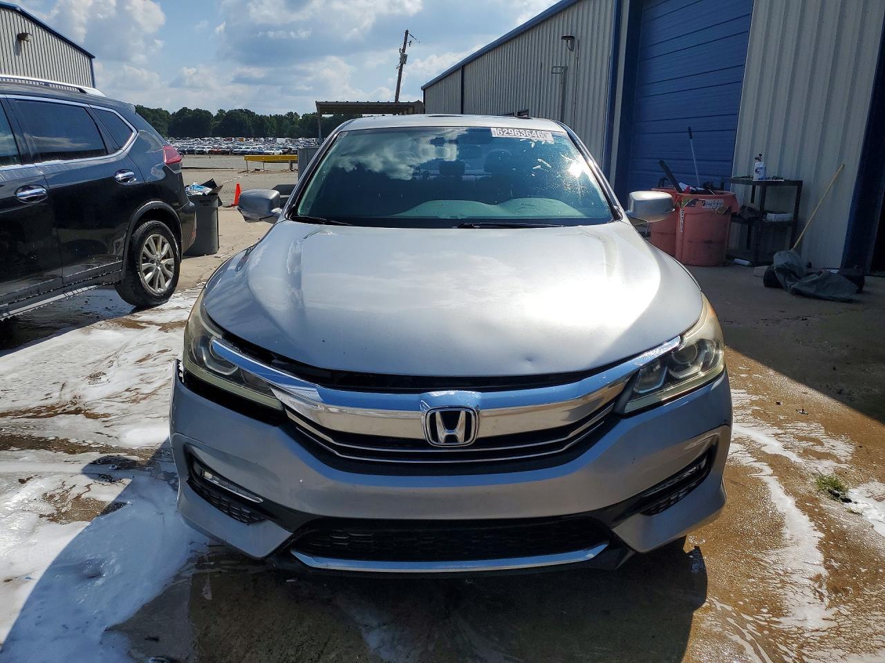 2017 HONDA ACCORD EX — Фото 5 из 12