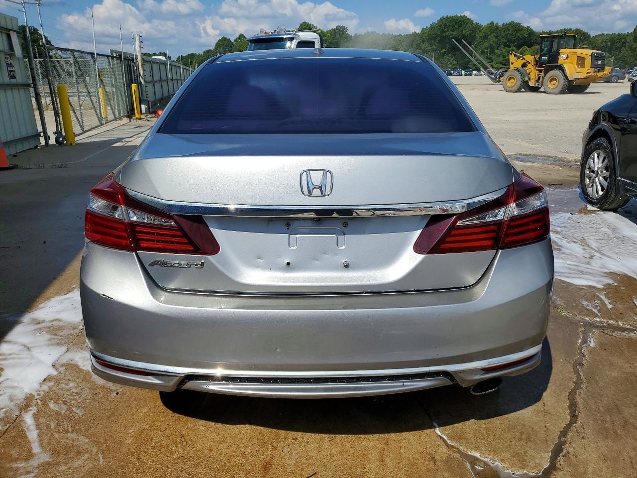 2017 HONDA ACCORD EX — Фото 6 из 12
