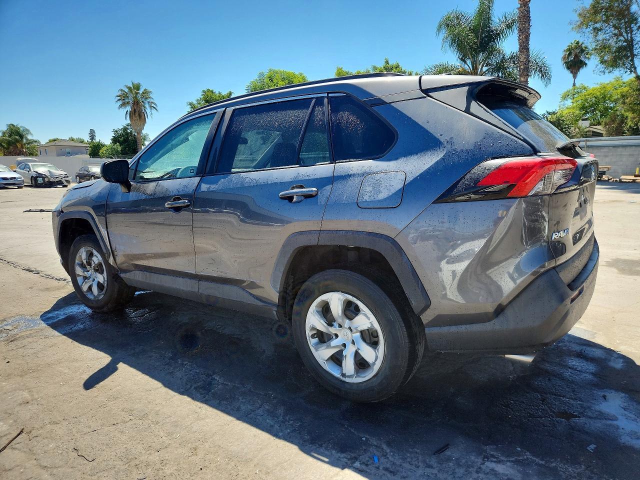 2021 TOYOTA RAV4 LE — Фото 2 из 13