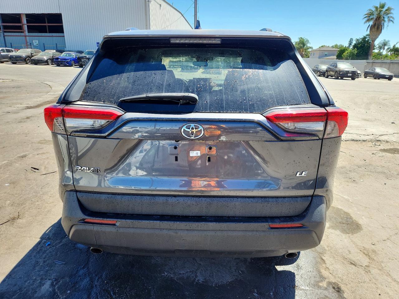 2021 TOYOTA RAV4 LE — Фото 6 из 13