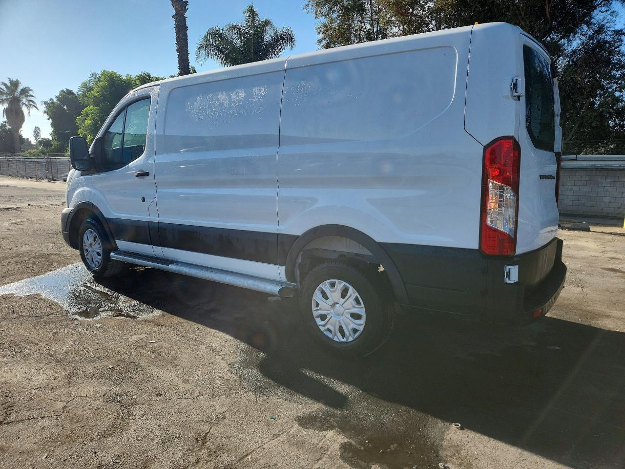2026 FORD TRANSIT T-250 — Фото 2 из 14