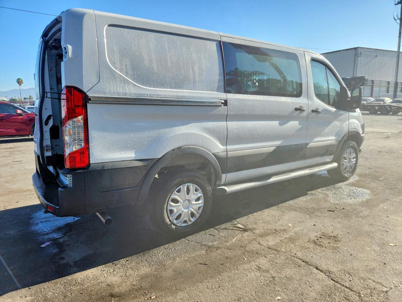 2026 FORD TRANSIT T-250 — Фото 3 из 14