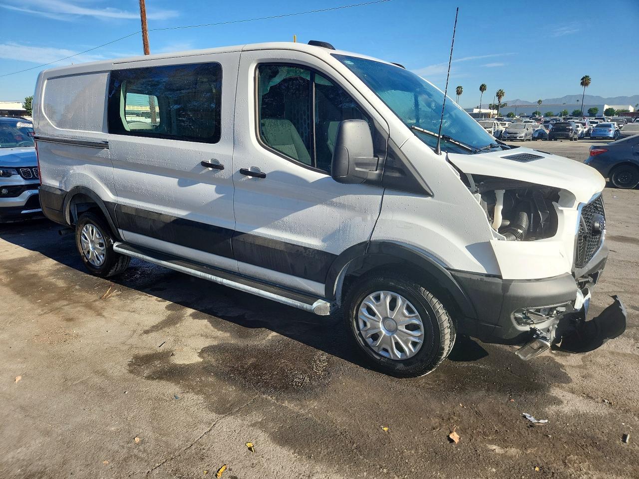2026 FORD TRANSIT T-250 — Фото 4 из 14