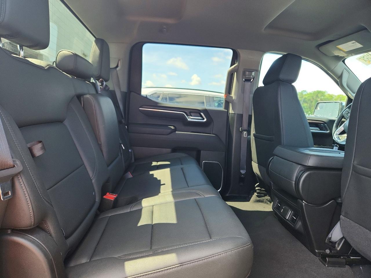 2026 GMC SIERRA K1500 SLT — Фото 10 из 12