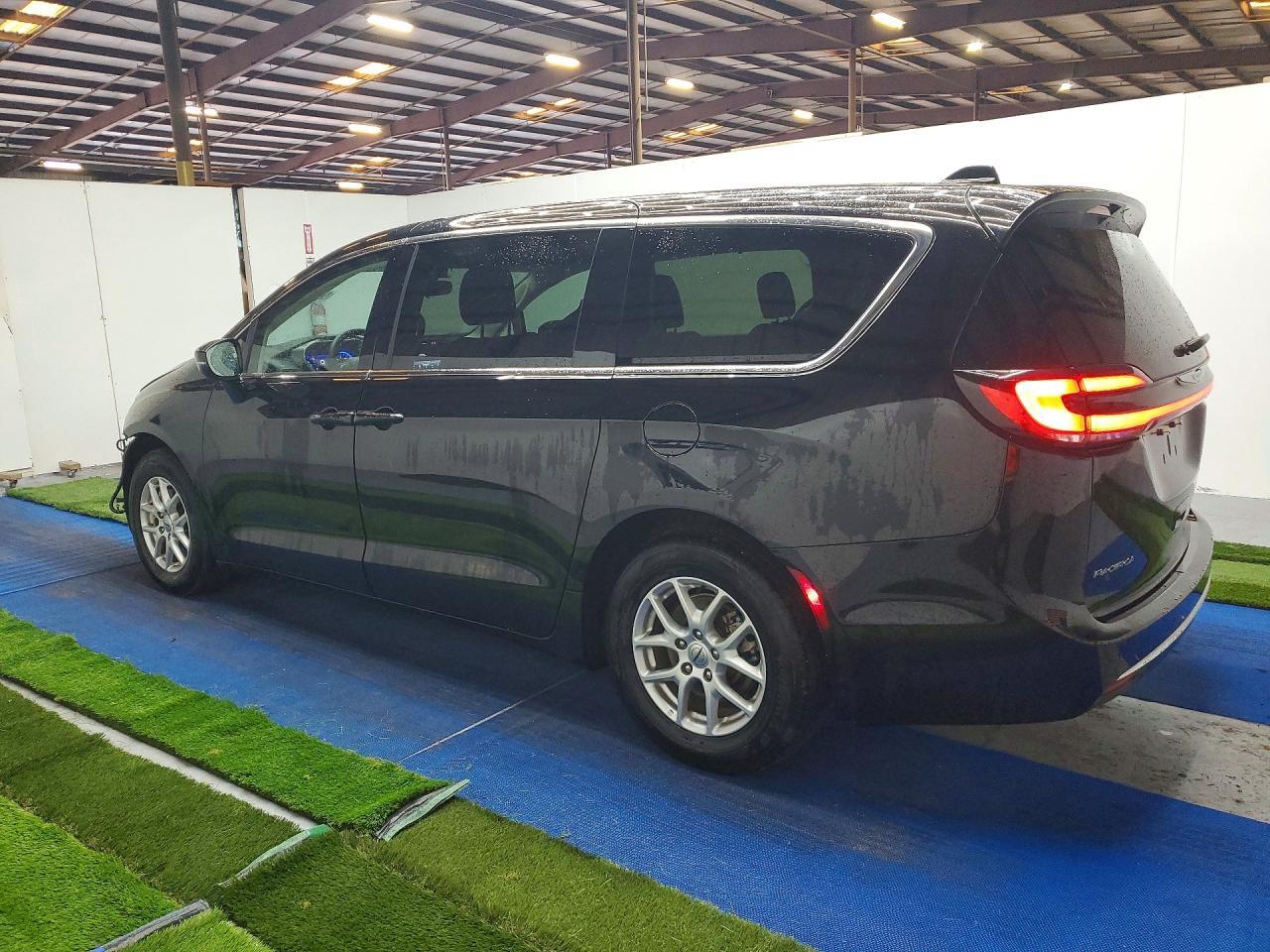 2024 CHRYSLER PACIFICA TOURING L — Фото 2 из 14