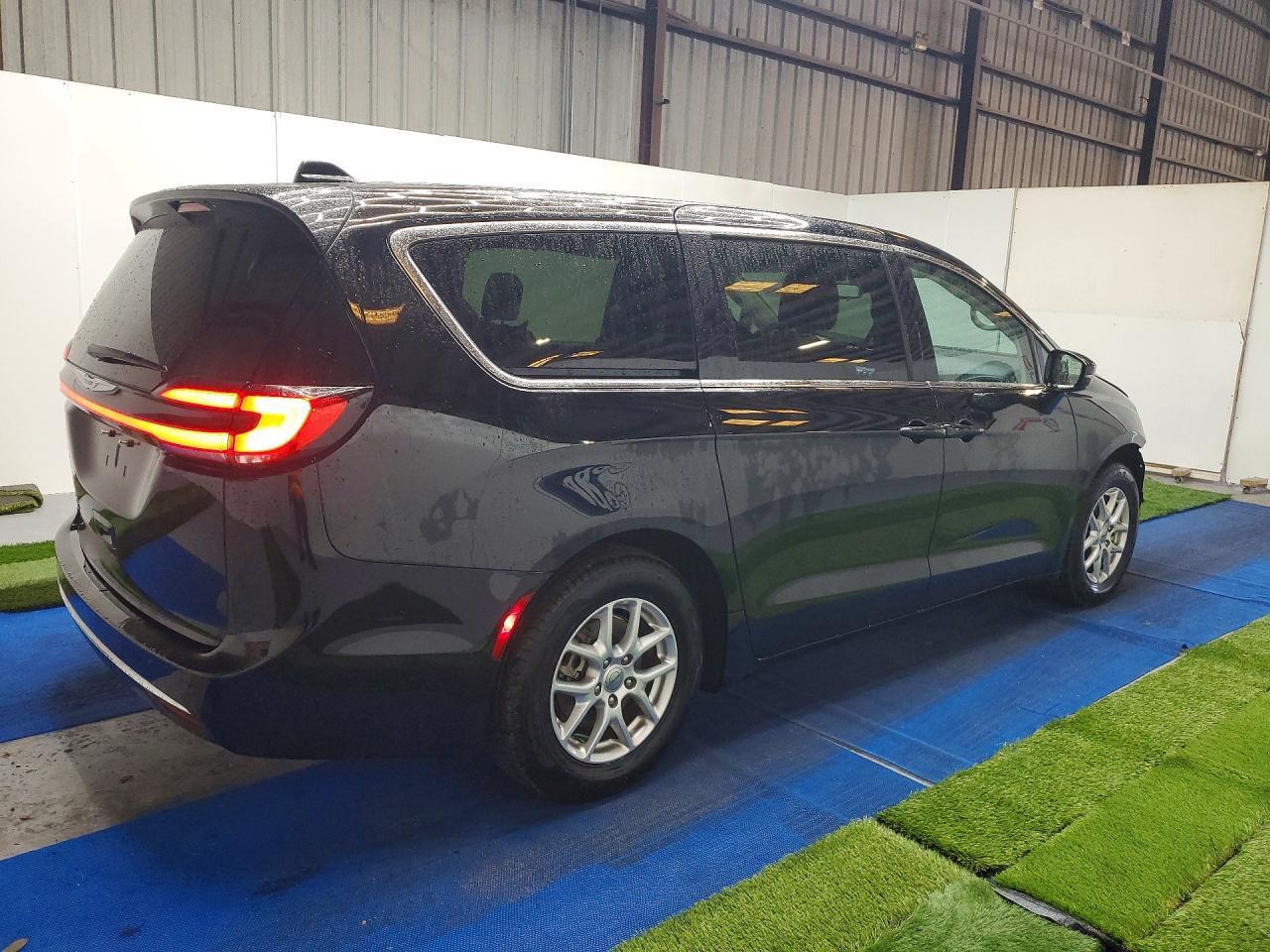 2024 CHRYSLER PACIFICA TOURING L — Фото 3 из 14