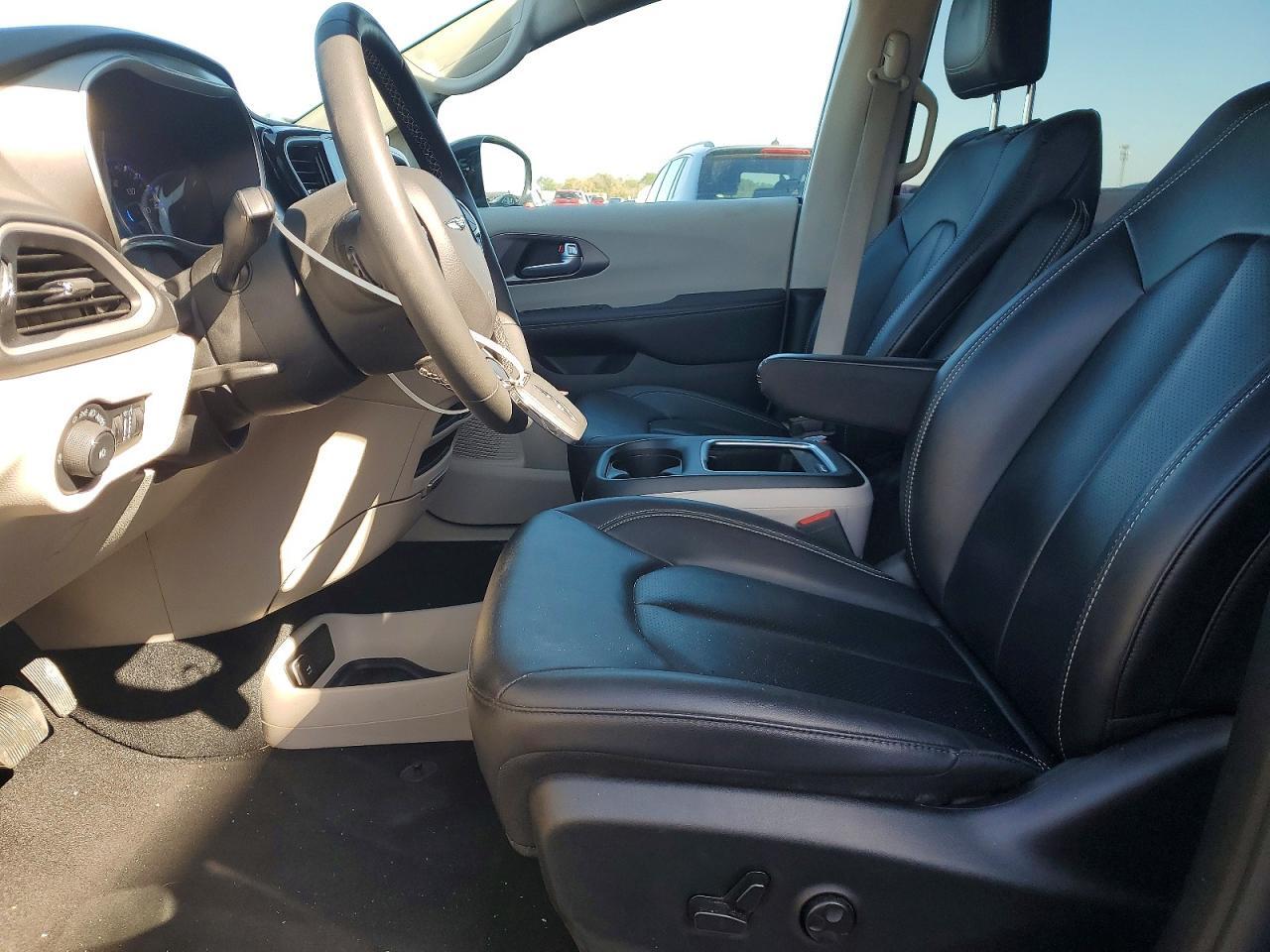 2024 CHRYSLER PACIFICA TOURING L — Фото 7 из 14