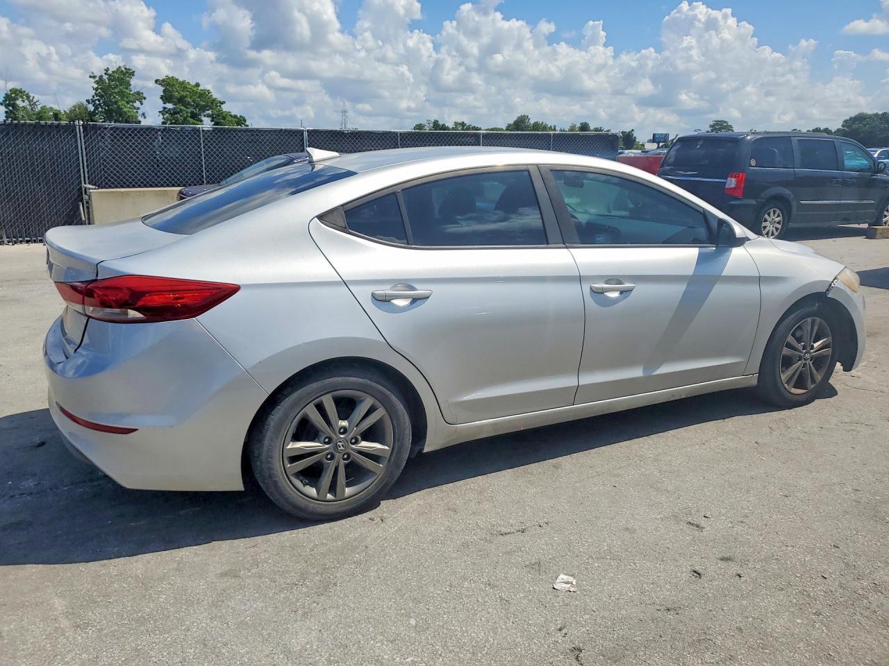 2017 HYUNDAI ELANTRA SE — Фото 3 из 12