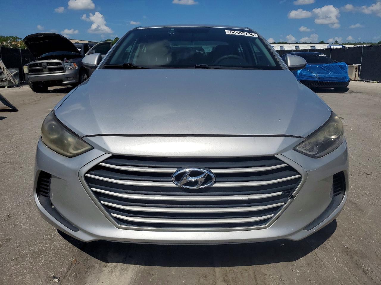 2017 HYUNDAI ELANTRA SE — Фото 5 из 12