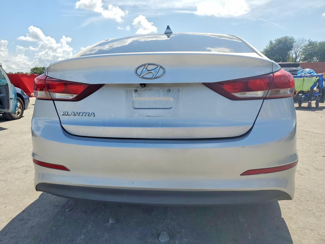2017 HYUNDAI ELANTRA SE — Фото 6 из 12
