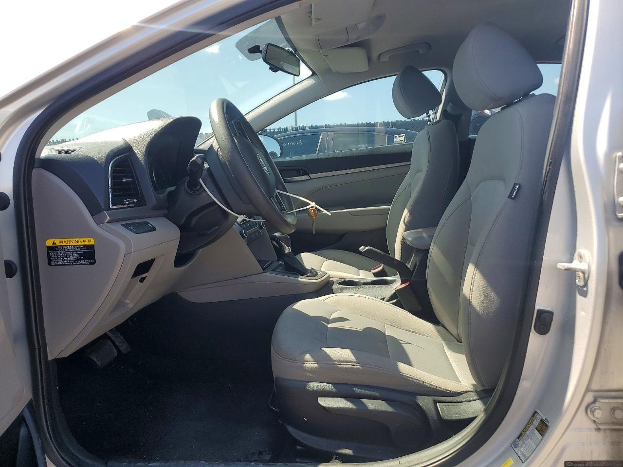 2017 HYUNDAI ELANTRA SE — Фото 7 из 12