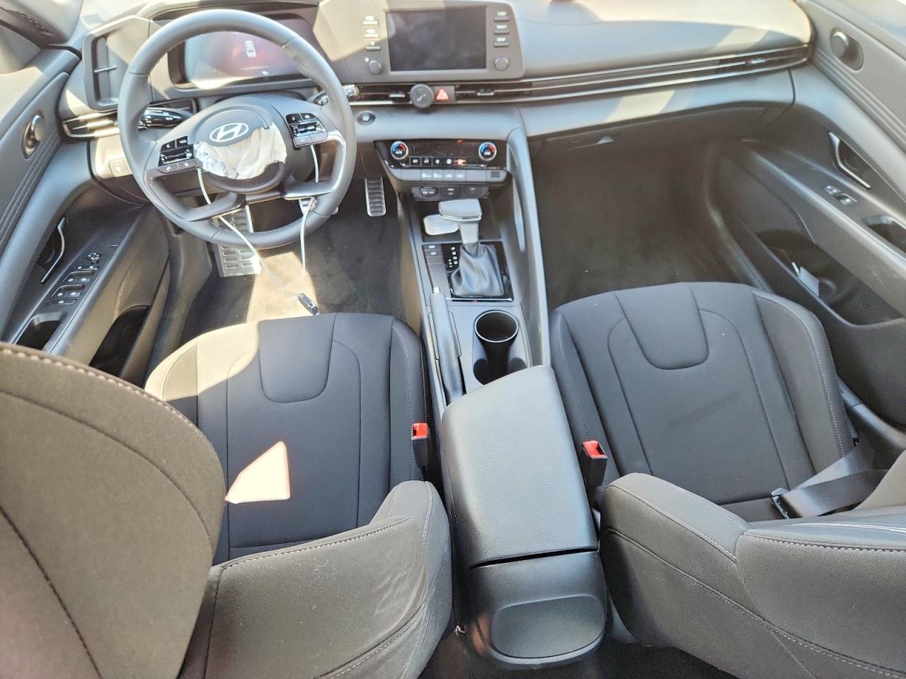2026 HYUNDAI ELANTRA SEL SPORT — Фото 8 из 12