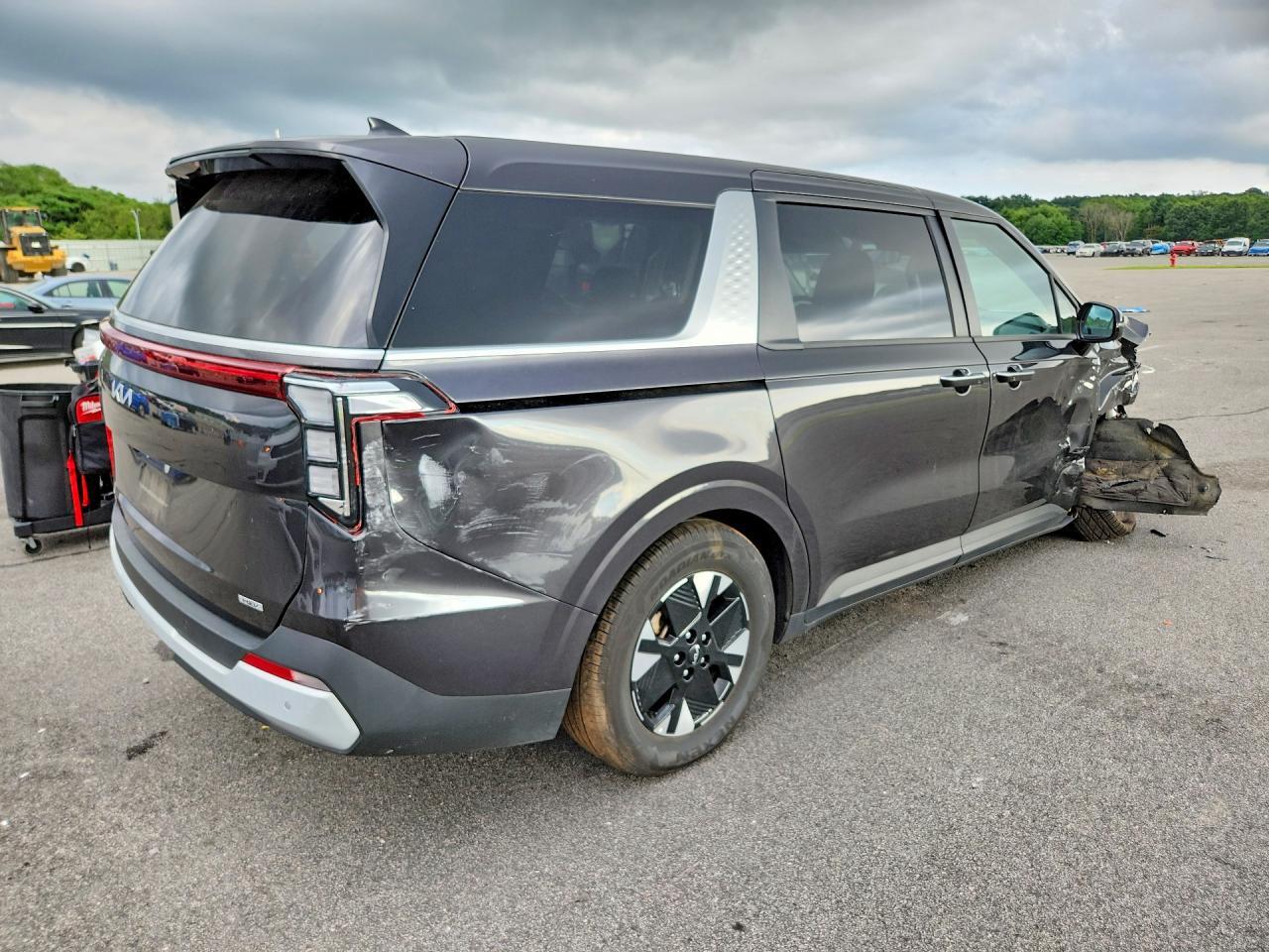 2026 KIA CARNIVAL LXS — Фото 3 из 13