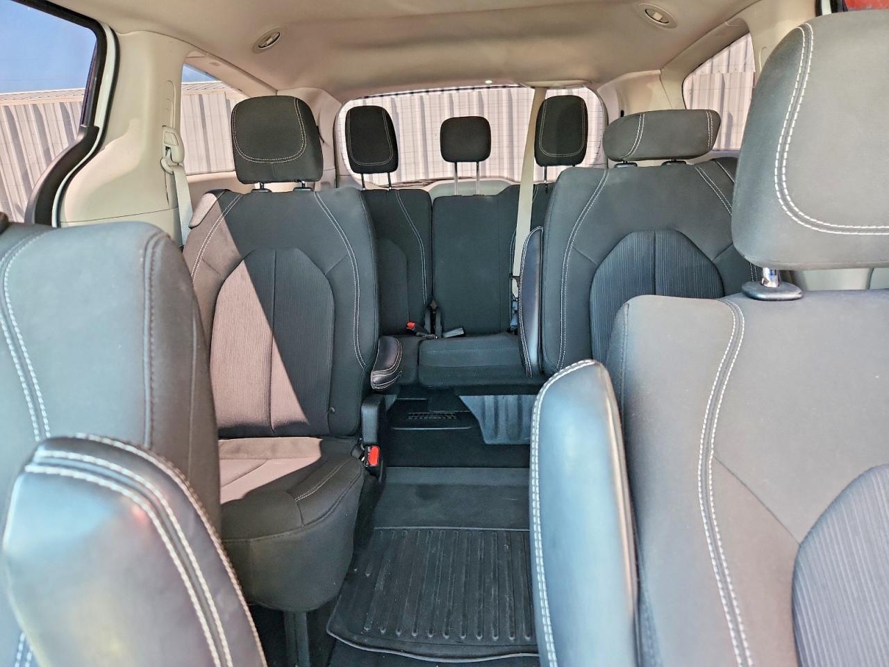 2022 CHRYSLER VOYAGER LX — Фото 10 из 13