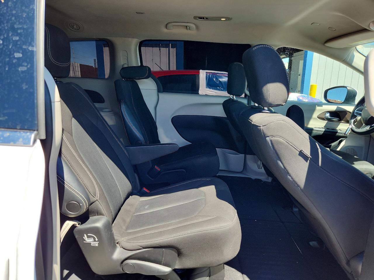 2022 CHRYSLER VOYAGER LX — Фото 11 из 13