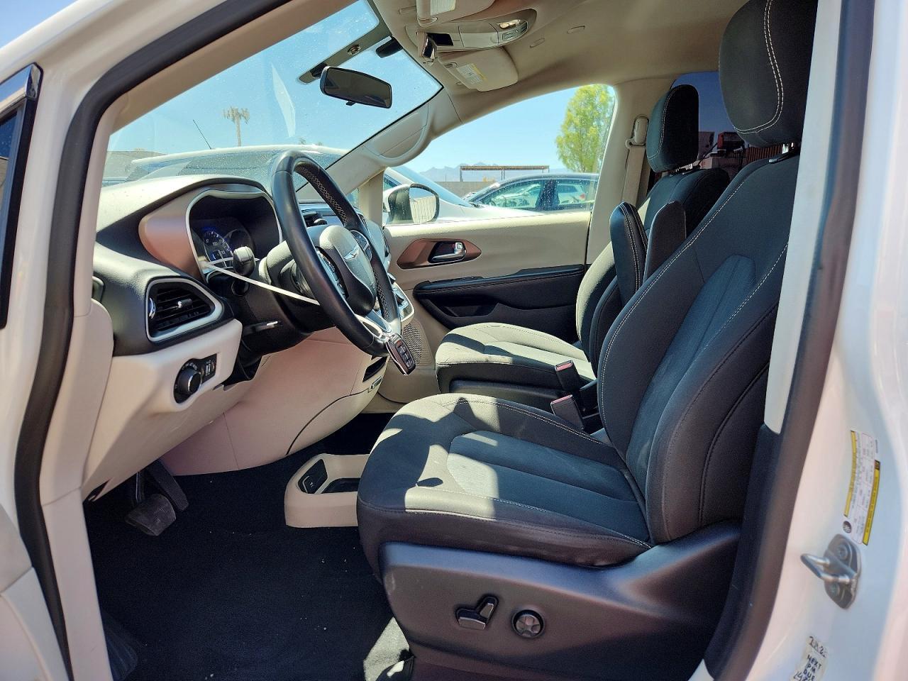 2022 CHRYSLER VOYAGER LX — Фото 7 из 13