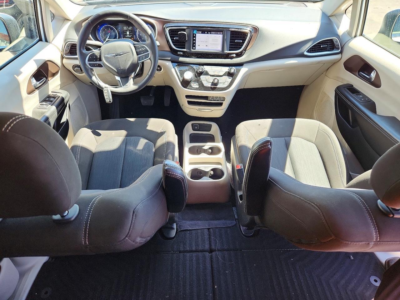 2022 CHRYSLER VOYAGER LX — Фото 8 из 13