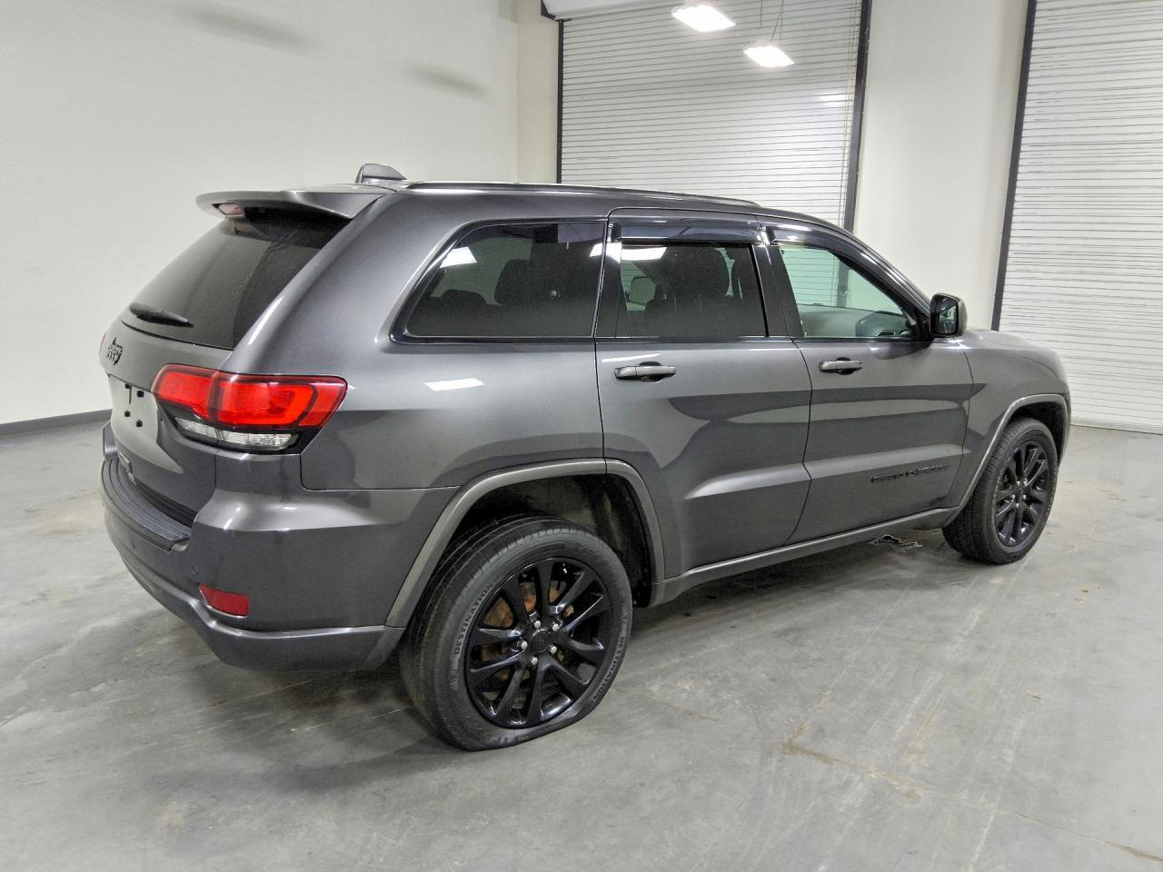 2017 JEEP GRAND CHEROKEE LAREDO — Фото 3 из 13