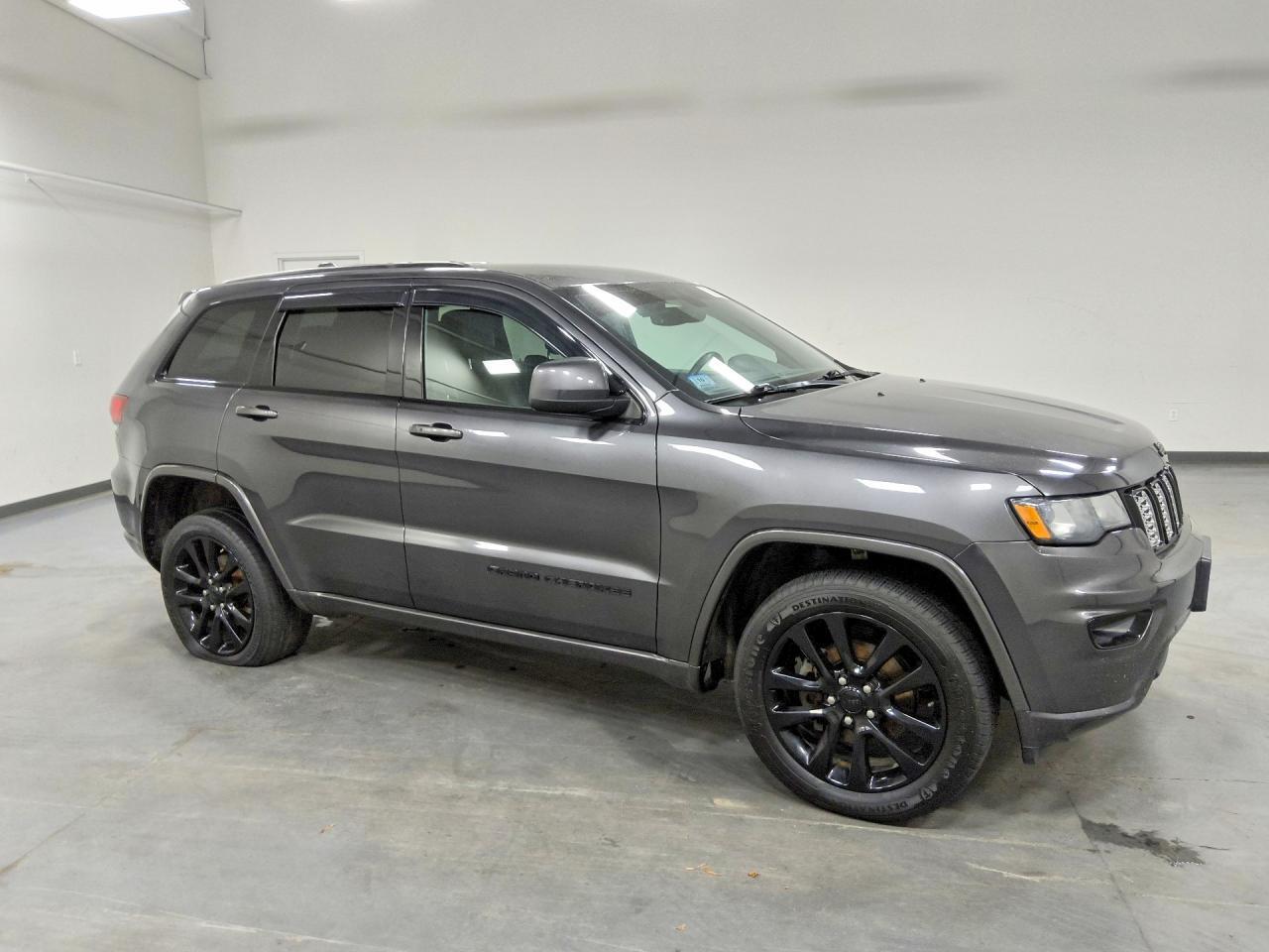 2017 JEEP GRAND CHEROKEE LAREDO — Фото 4 из 13