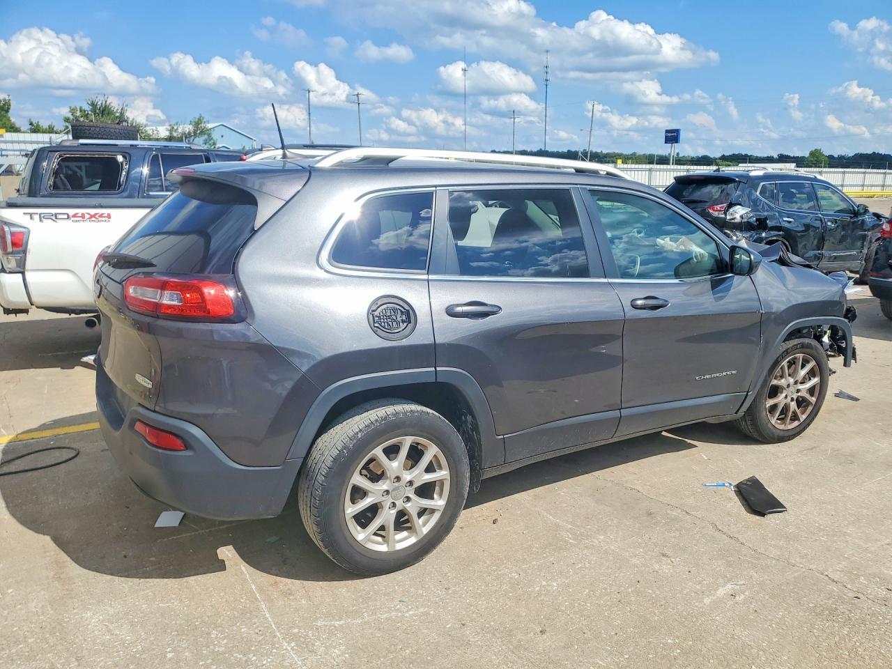 2017 JEEP CHEROKEE LATITUDE — Фото 3 из 13