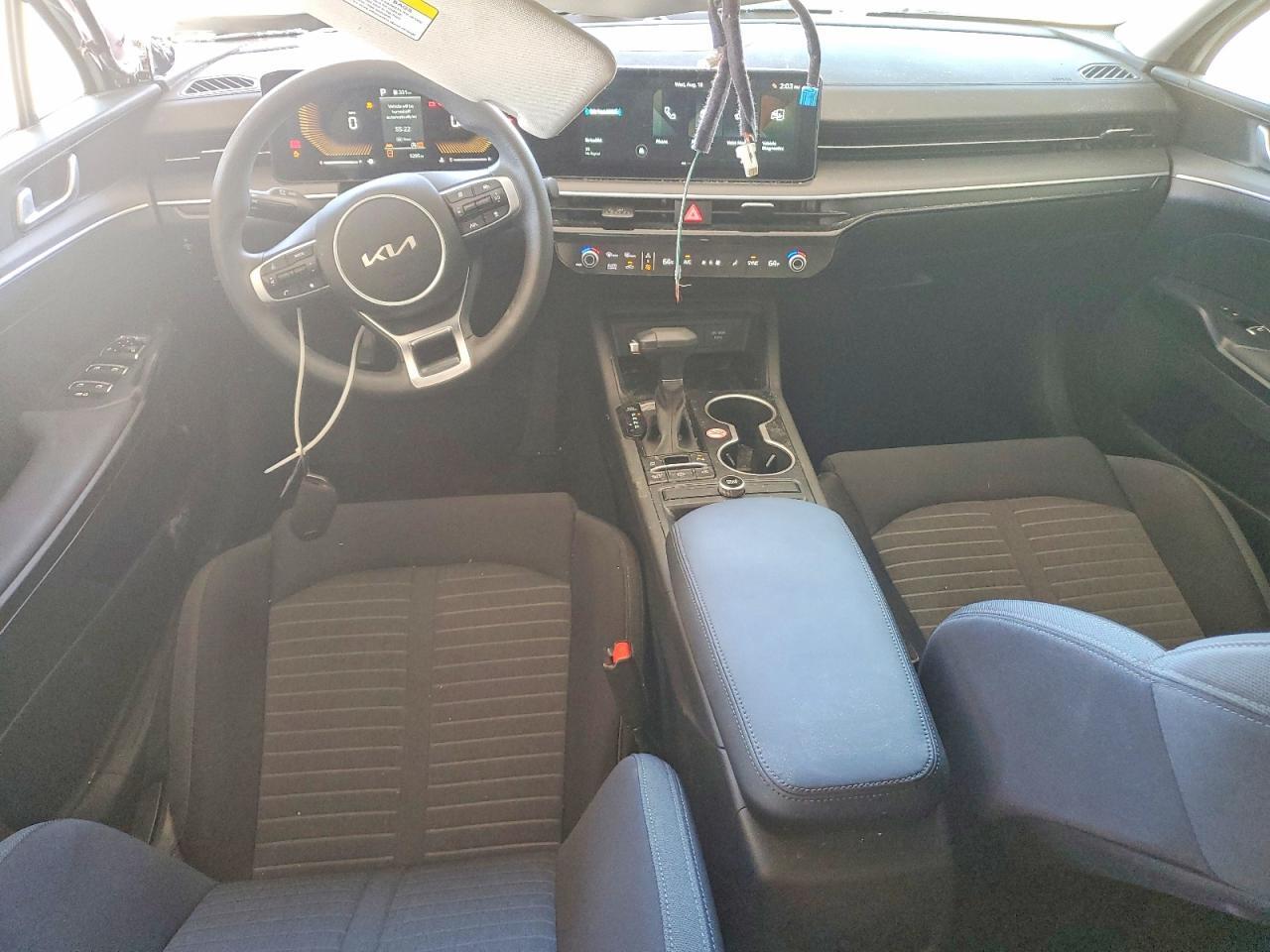 2026 KIA K5 LXS — Фото 8 из 12