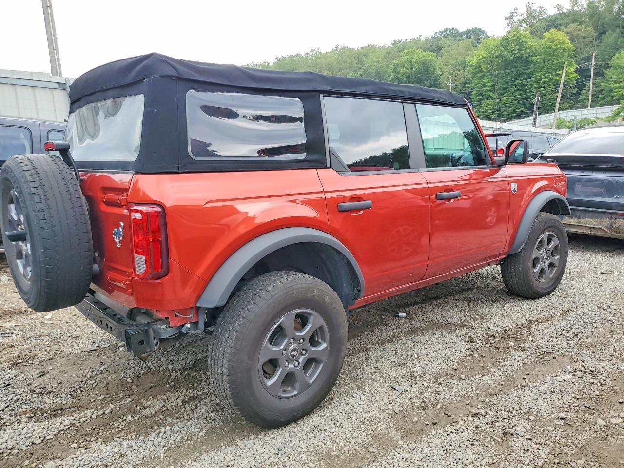 1FMDE5BH2NLB23562 2022 FORD BRONCO photo no. 3