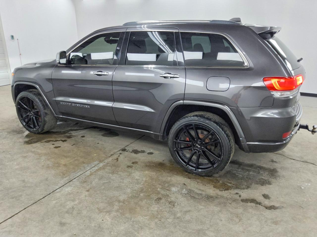 2017 JEEP GRAND CHEROKEE OVERLAND — Фото 2 из 13