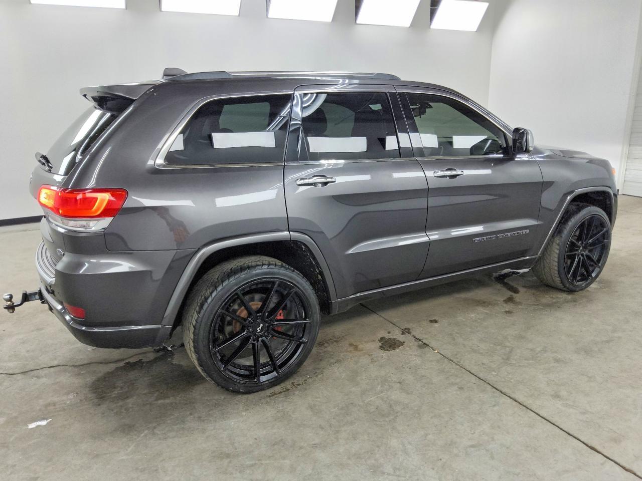 2017 JEEP GRAND CHEROKEE OVERLAND — Фото 3 из 13