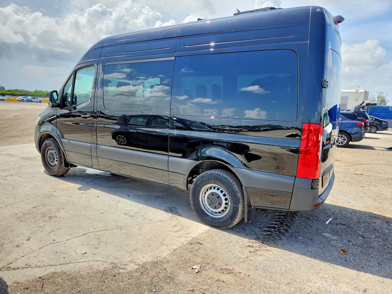 2026 MERCEDES-BENZ SPRINTER 2500 — Фото 2 из 14