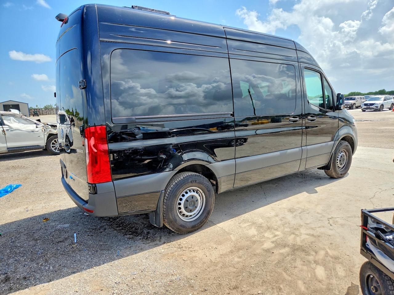 2026 MERCEDES-BENZ SPRINTER 2500 — Фото 3 из 14