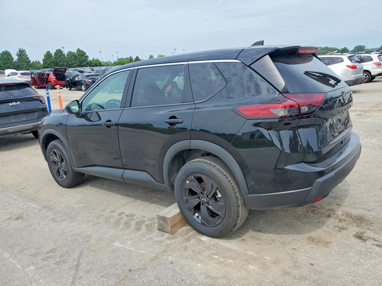 2026 NISSAN ROGUE SV — Фото 2 из 13