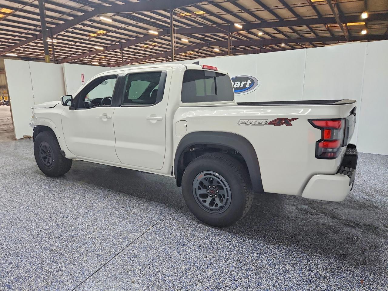 2026 NISSAN FRONTIER PRO-4X — Фото 2 из 13
