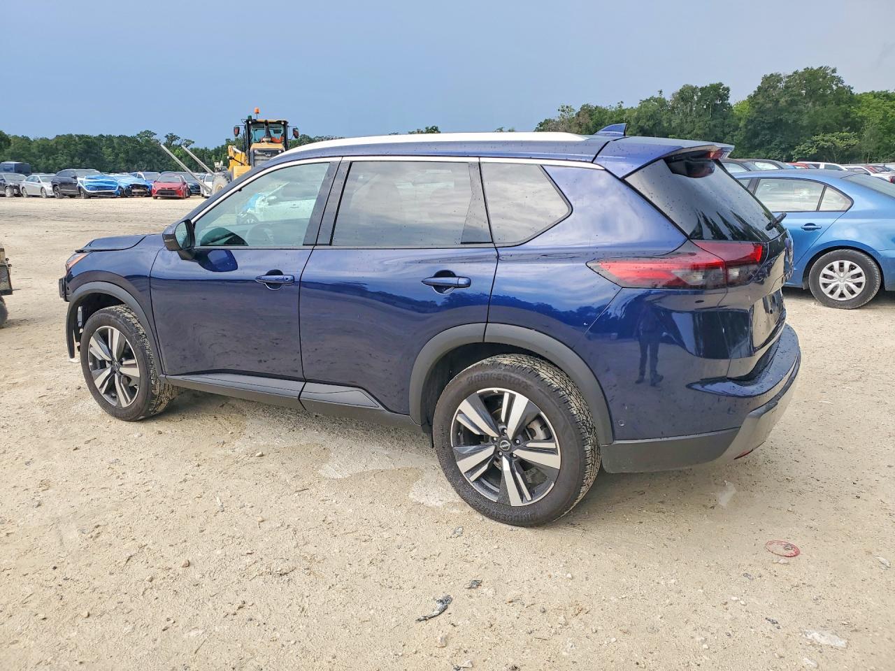 2026 NISSAN ROGUE SL — Фото 2 из 14