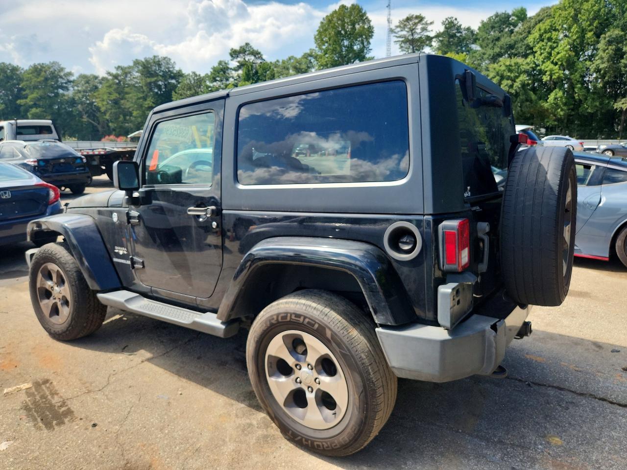 2017 JEEP WRANGLER SAHARA — Фото 2 из 12