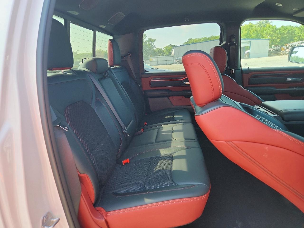 2026 RAM 1500 REBEL — Фото 10 из 12