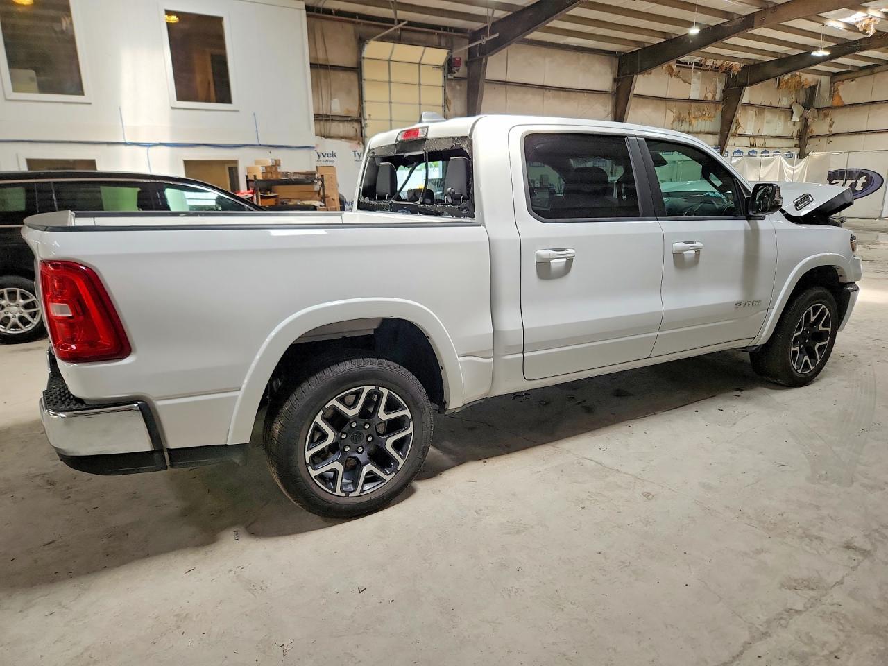 2026 RAM 1500 LARAMIE — Фото 3 из 12