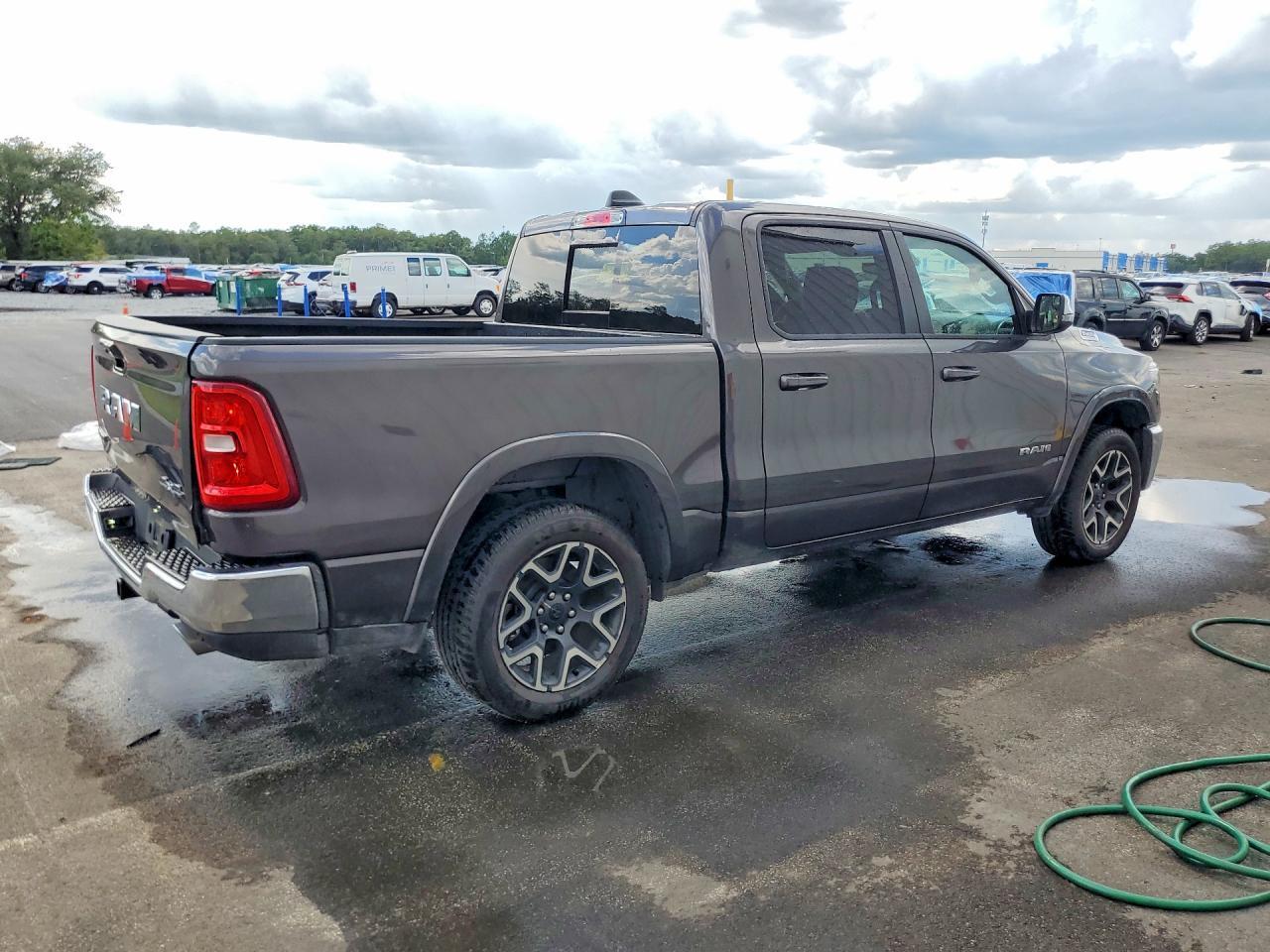 2026 RAM 1500 LARAMIE — Фото 3 из 13