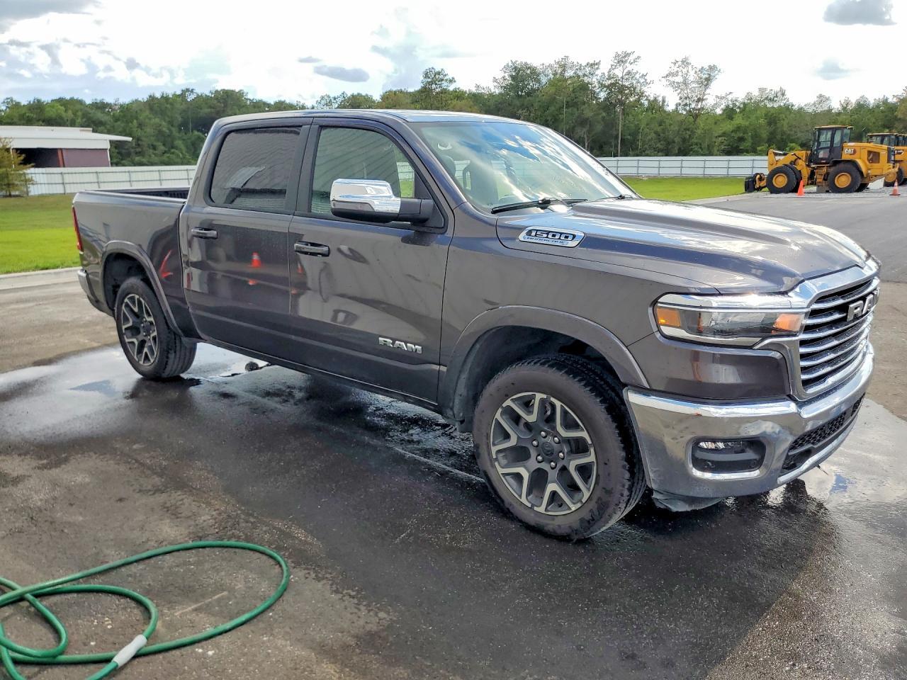 2026 RAM 1500 LARAMIE — Фото 4 из 13