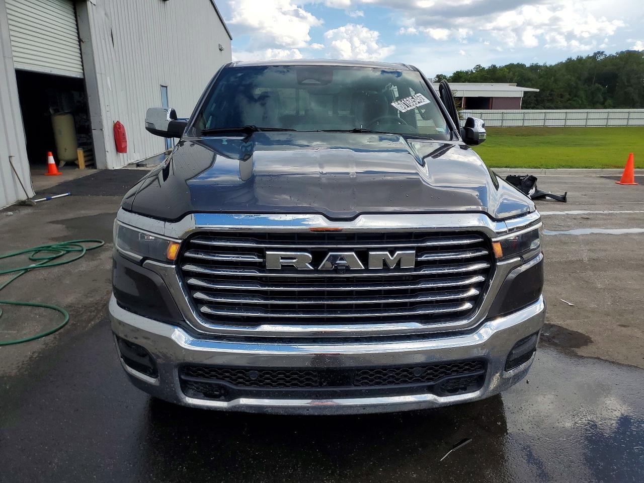 2026 RAM 1500 LARAMIE — Фото 5 из 13