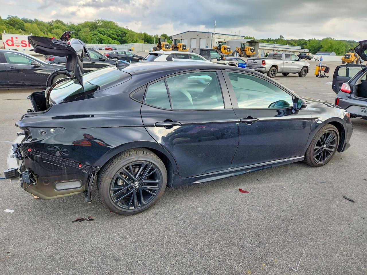 2026 TOYOTA CAMRY SE — Фото 3 из 12