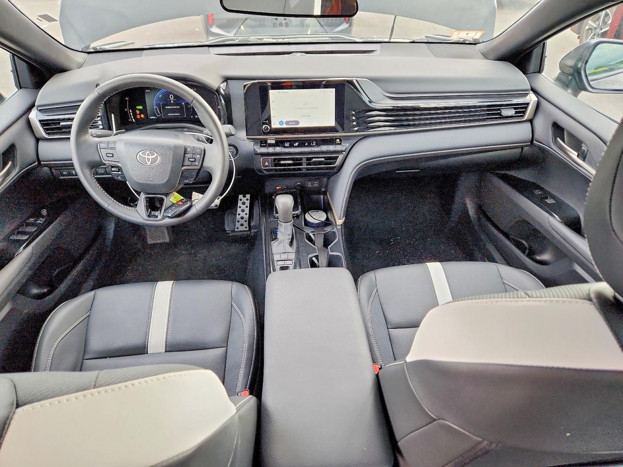 2026 TOYOTA CAMRY SE — Фото 8 из 12