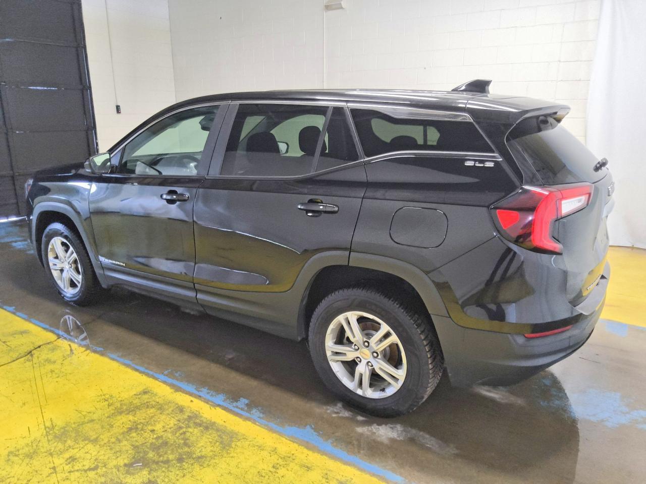 2022 GMC TERRAIN SLE — Фото 2 из 13