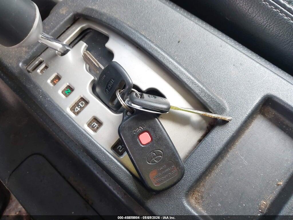 JTEBU11F170057688 2007 TOYOTA FJ CRUISER photo no. 11