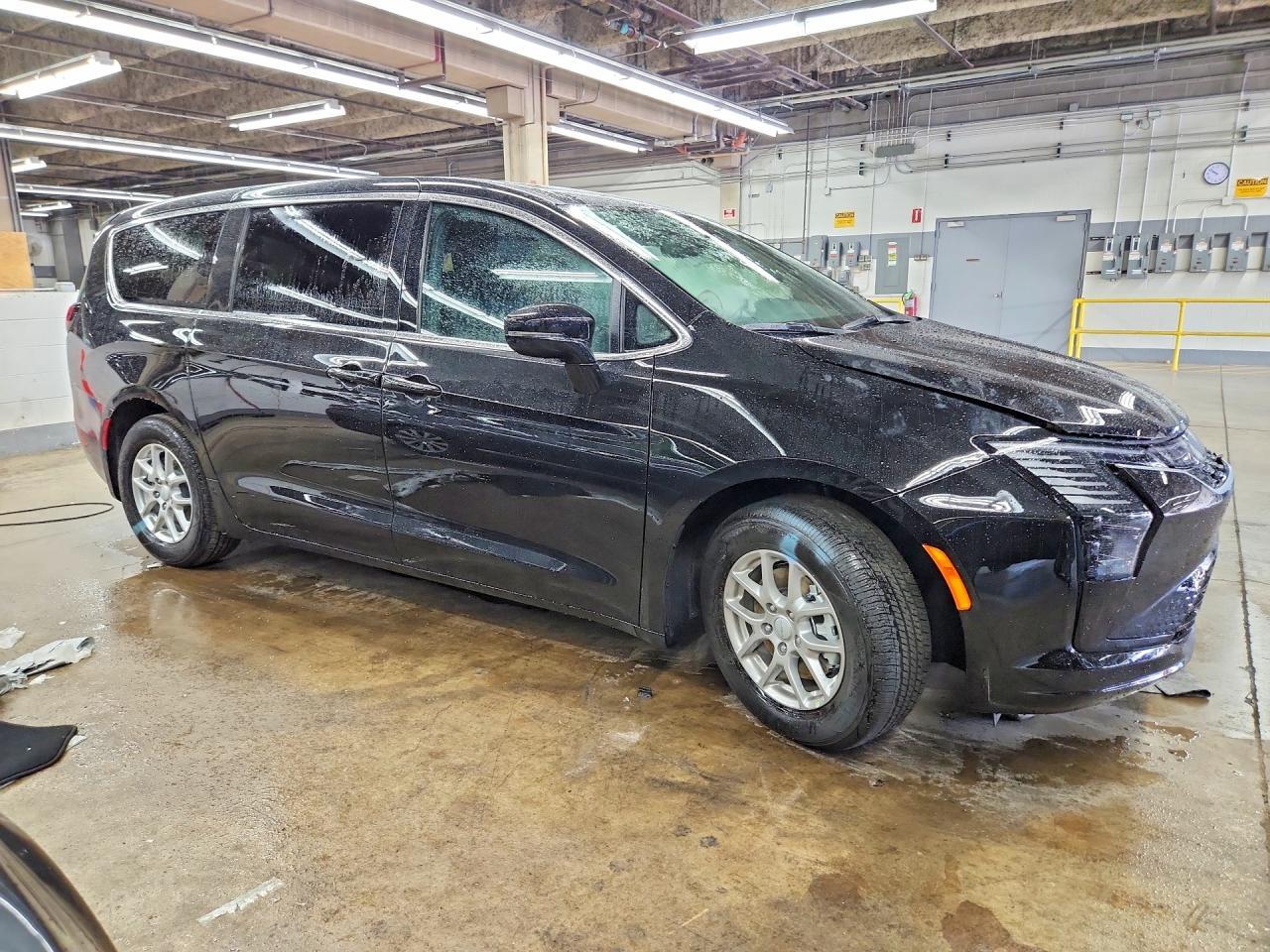 2C4RC1BG3VR585314 2027 CHRYSLER PACIFICA photo no. 4
