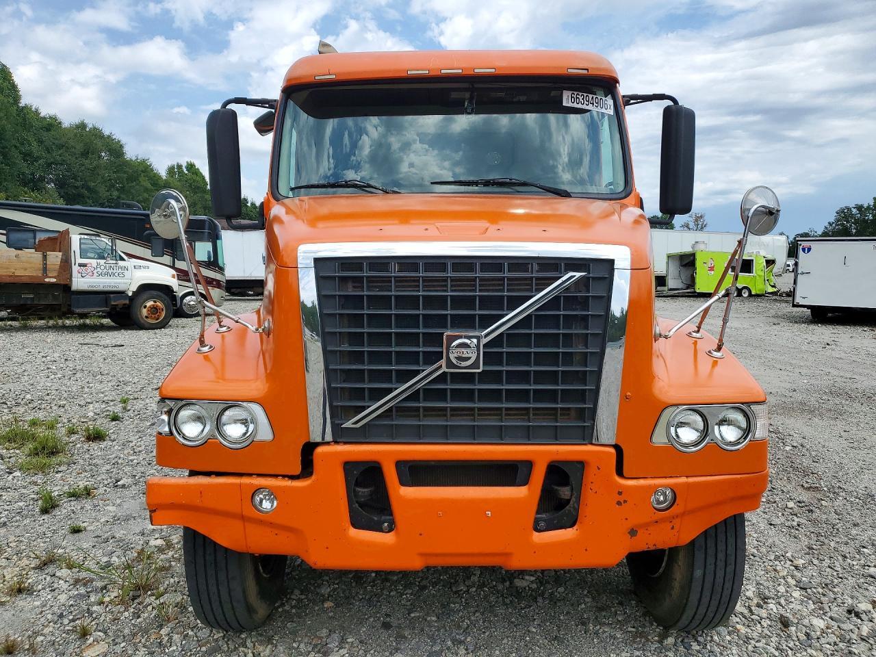 2014 VOLVO VHD — Фото 5 из 13