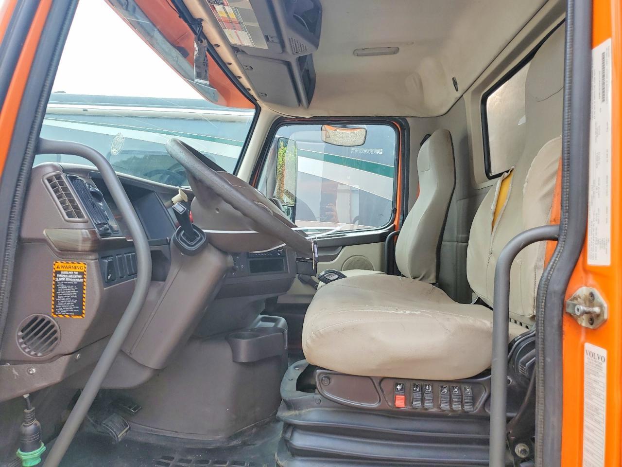 2014 VOLVO VHD — Фото 7 из 13