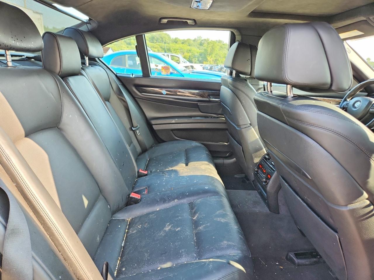 2015 BMW 750 XI — Фото 10 из 13