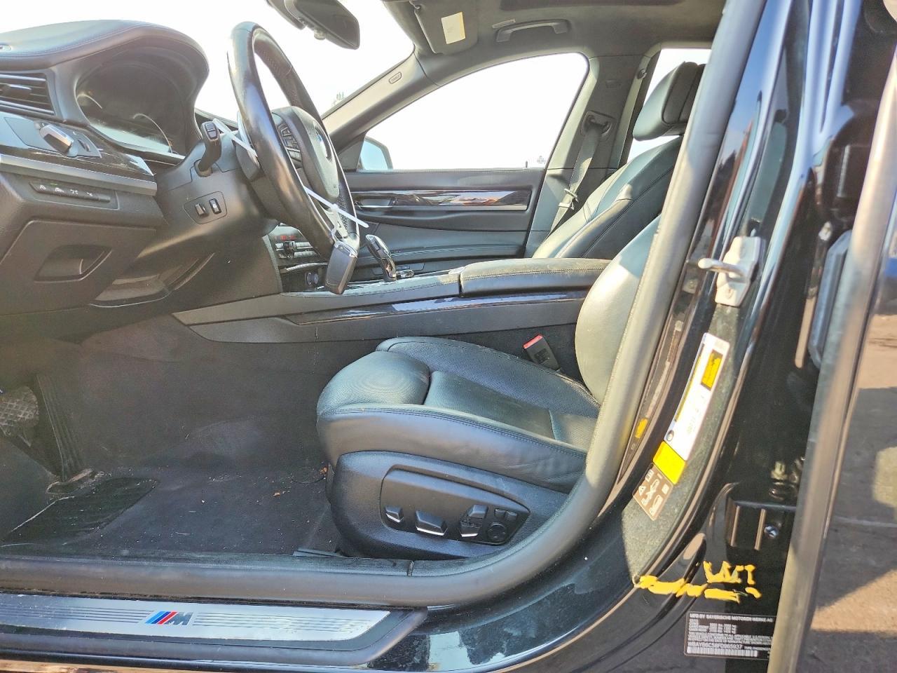 2015 BMW 750 XI — Фото 12 из 13