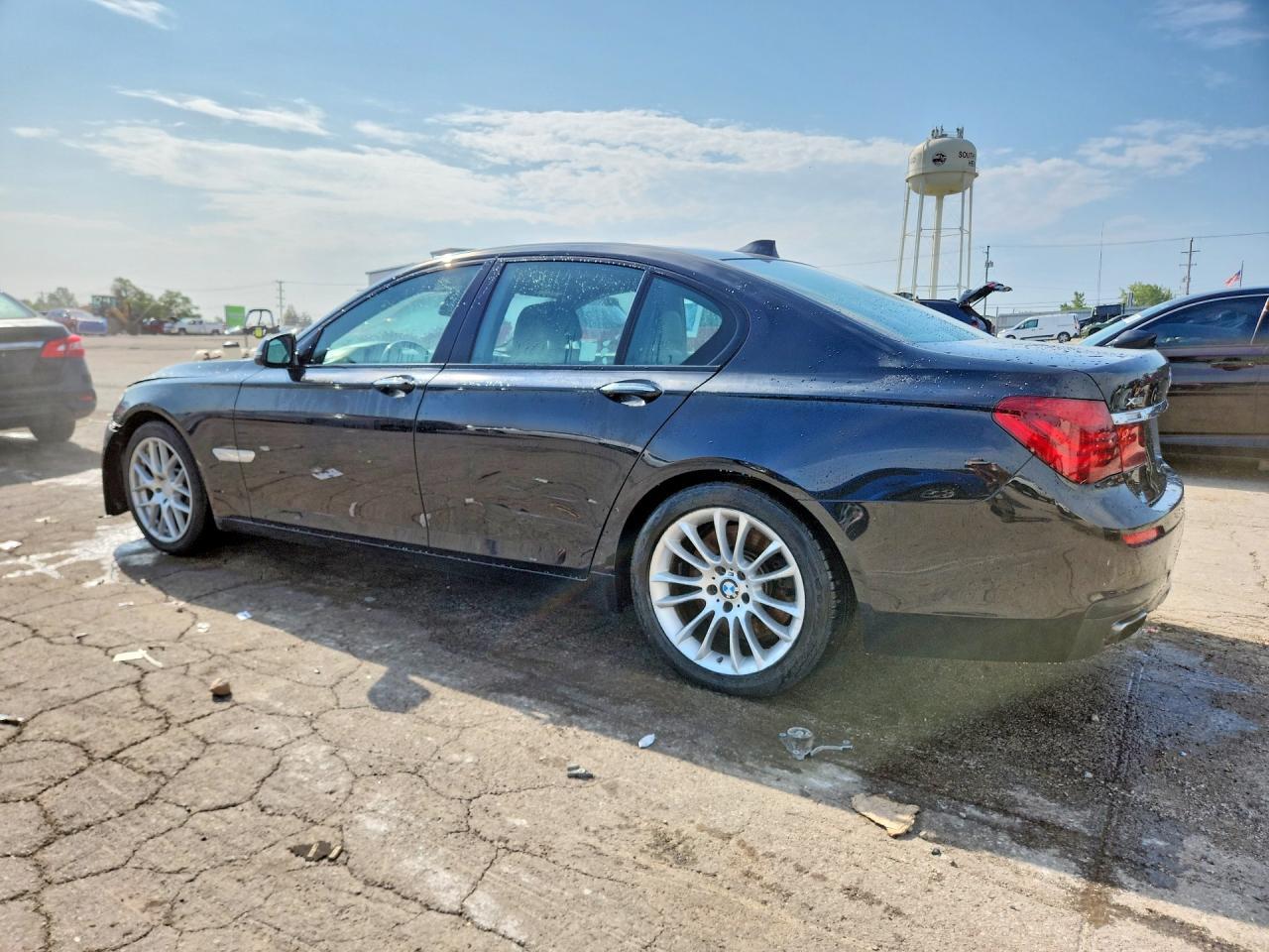 2015 BMW 750 XI — Фото 2 из 13
