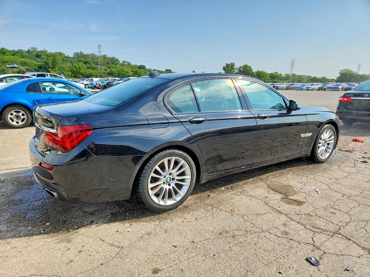 2015 BMW 750 XI — Фото 3 из 13